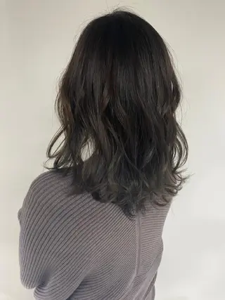 ミディアム カラー KOOKI スティードトーキョーのヘアスタイル