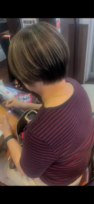 ショート カラー 福見 美保のヘアスタイル