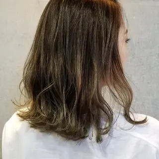 カラー ミディアム 谷 結奈のヘアスタイル
