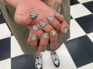 ネイル はばすみれ🎀ﾈｲﾙ 光ﾌｪｲｼｬﾙ ﾍｱのネイルデザイン