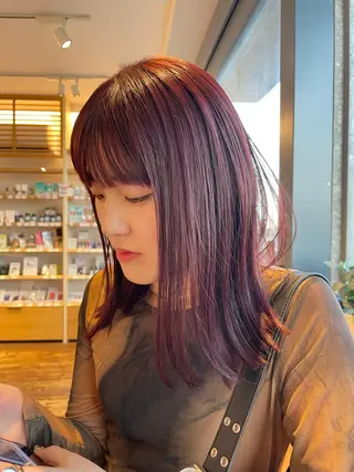 ミディアム 柿坂 華のヘアスタイル