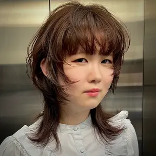 セミロング ウルフ/レイヤー/ ブリーチカラーのヘアスタイル