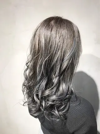 ミディアム 寄主 洸雅のヘアスタイル