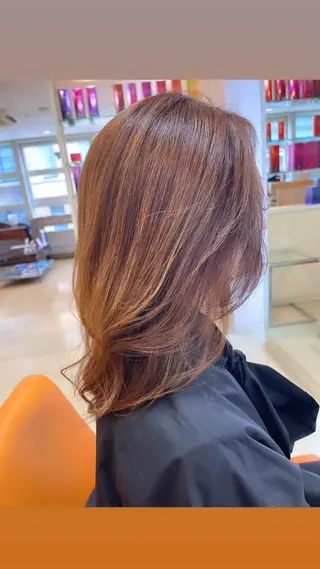 ミディアム カラー 鶴﨑 美優亜のヘアスタイル