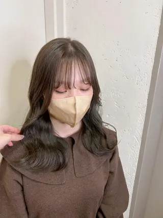 ロング カラー 透明感カラー NAN AMI グレージュのヘアスタイル