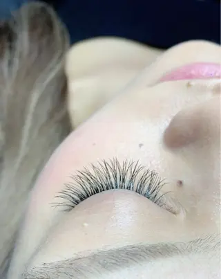 マツエク・マツパ SPINEL Sawaのヘアスタイル