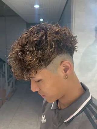 ミディアム パーマ メンズ メンズパーマ特化 TAIGAのヘアスタイル