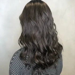 ロング カラー 井澤 和花のヘアスタイル