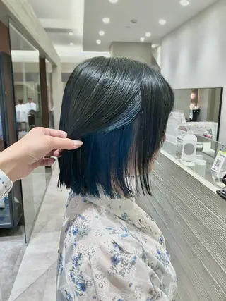 ショート カラー サキ🤍ハイトーン 🩰くびれ巻きヘアのヘアスタイル