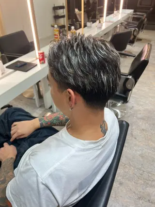 カラー メンズ ハイライト白髪ぼかし メンズパーマ渋谷のヘアスタイル