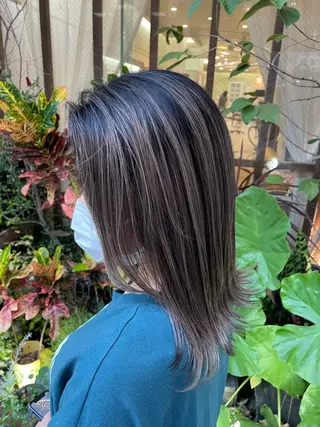 セミロング カラー 安田 蓮のヘアスタイル
