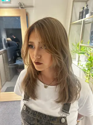 ロング 暖色カラー 奥村陽花のヘアスタイル