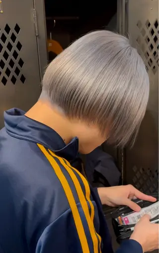 ショート カラー ヘアアレンジ 🧶ブリーチカラー TERU🧶のヘアスタイル