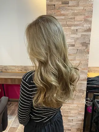 ロング カラー YUI/ ブリーチカラー🌷のヘアスタイル
