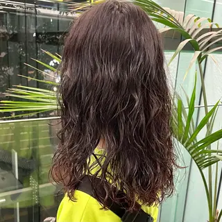 ロング パーマ ひなた あゆみのヘアスタイル