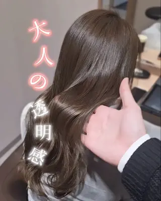 セミロング 縮毛矯正をしている人 のためのカラーのヘアスタイル