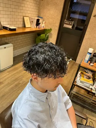 ショート パーマ メンズ 田中 識啓のヘアスタイル