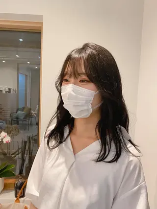 セミロング 美髪ストレート 川本雄己のヘアスタイル