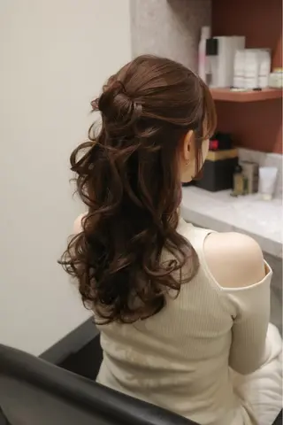 ロング カラー ヘアアレンジ hiide sisiのヘアスタイル