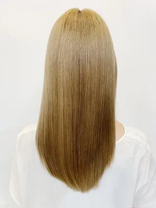 ミディアム カラー トップ スタイリストのヘアスタイル