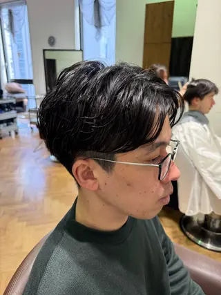 ショート パーマ メンズ 溝口 槙里也のヘアスタイル