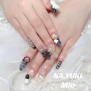 ネイル 🦋 Queenieのネイルデザイン