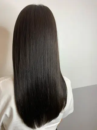 ミディアム トップ スタイリストのヘアスタイル