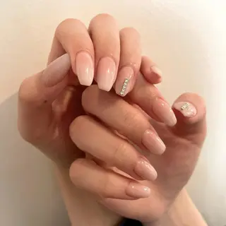 ネイル anyora nail salon所属・大人ワンホン キラキラ/Ayanoのネイルデザイン