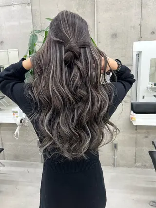 ロング カラー 黒田 真美のヘアスタイル