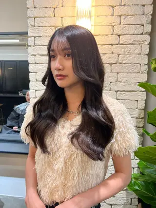 ロング カラー 🌟小顔レイヤー× 赤み消し透明感カラーのヘアスタイル