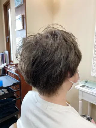 カラー SALOWIN栄 高須大貴のヘアスタイル