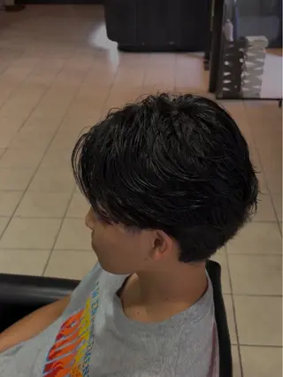 ショート パーマ メンズ 塩田 稜真のヘアスタイル