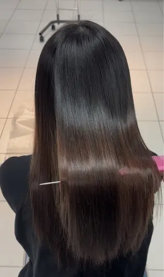 ロング 浅井 さくらのヘアスタイル