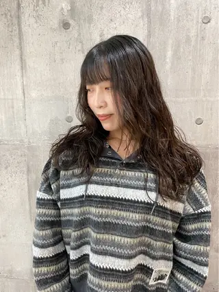 ロング パーマ enrichミヤモト ヒロヤのヘアスタイル
