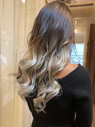 セミロング カラー miki 🦎のヘアスタイル