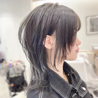 ミディアム ウルフカット/ ハッシュカット/山路のヘアスタイル