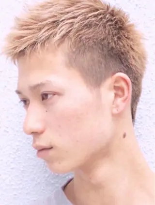 ショート カラー メンズ AKI アキのヘアスタイル