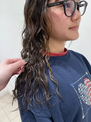 ロング パーマ パーマ×レイヤー| カラー カホ🪩🤍のヘアスタイル