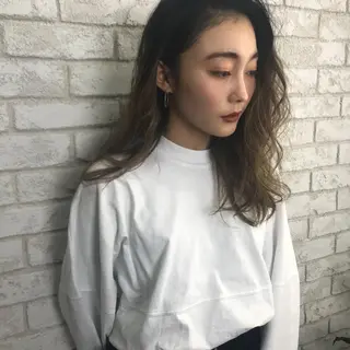 オリーブ/アッシュ やわらか透明感カラーのヘアスタイル