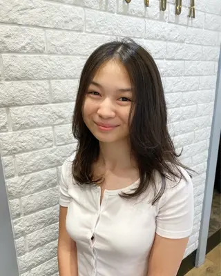 ミディアム 艶感🫧透明感カラー YUKARIのヘアスタイル