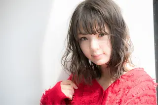 ミディアム パーマ 顔周りの垢抜けヘア 立山愛梨のヘアスタイル