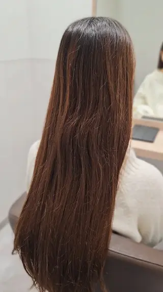 ロング 縮毛矯正をしている人 のためのカラーのヘアスタイル