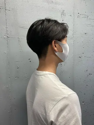 メンズ 顔まわりレイヤー デザインカットのヘアスタイル