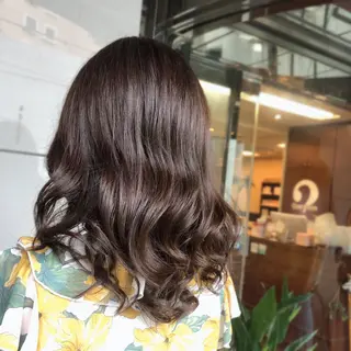 ミディアム カラー 山崎 絵莉香のヘアスタイル