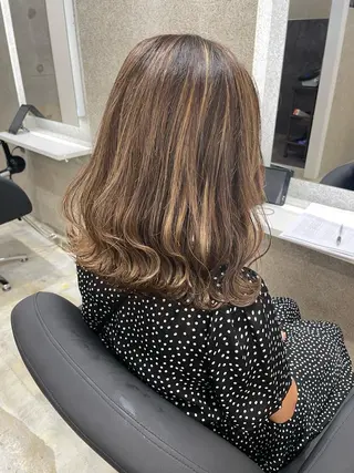 ミディアム 韓国風レイヤー ハイトーンRYOTAのヘアスタイル