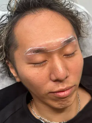 メンズ アイブロウ 頭皮・薄毛改善サロン ｜眉毛｜痩身のエステ・リラクイメージ