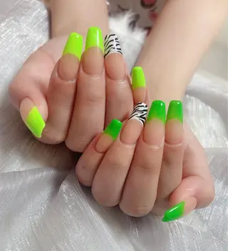 ネイル &ME ネイルサロンのネイルデザイン