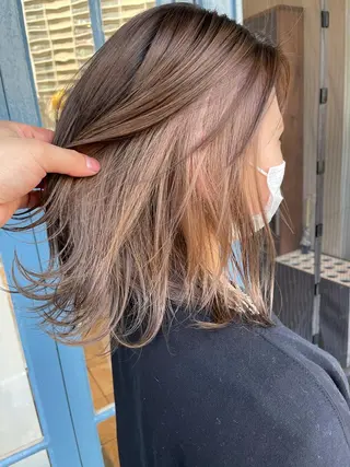 ミディアム ブリーチ毛矯正.髪質 改善.髪にドラマをのヘアスタイル