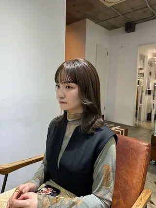 ミディアム 奥村 紘のヘアスタイル