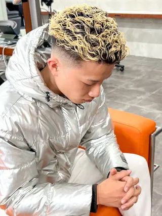 パーマ メンズ 豊崎 佑輔のヘアスタイル